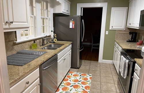 Columbus House | 1940s 3 Bedroom 2 Bath fully furnished home in the historic Overlook District