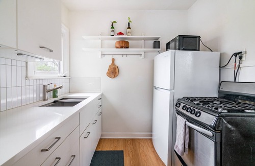 Cherrywood Cottage | 1940s Cottage - Walking Distance!