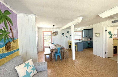 Treasure Island House | 1950s Retro Inspired 3 Bedroom/2 Bath Beach House w/Amazing Deck! John's Pass