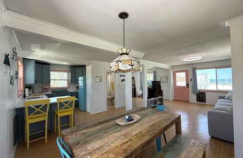 Treasure Island House | 1950s Retro Inspired 3 Bedroom/2 Bath Beach House w/Amazing Deck! John's Pass