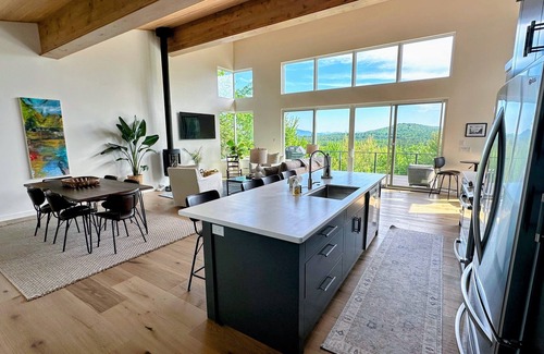 Bethlehem House | 1A Maple Lodge Stunning luxury Scandinavian style home with great views