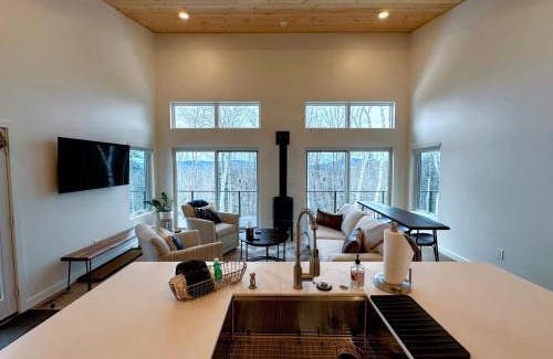 Bethlehem Villa | 1B Contemporary cabin in magnificent setting, luxury and comfort, hot tub, AC!