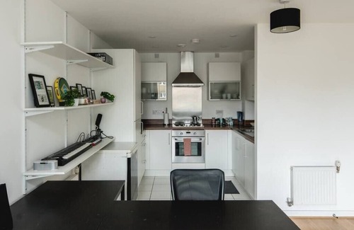 Bow Apartment | 1BD Apartment - Skyline Views and Amazing Sunsets