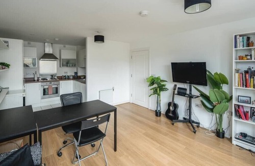 Bow Apartment | 1BD Apartment - Skyline Views and Amazing Sunsets