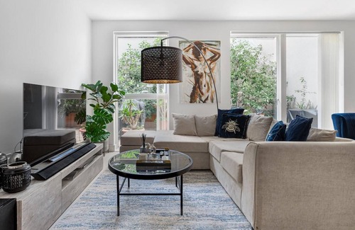 Brondesbury Park Apartment | 1bed flat with terrace
