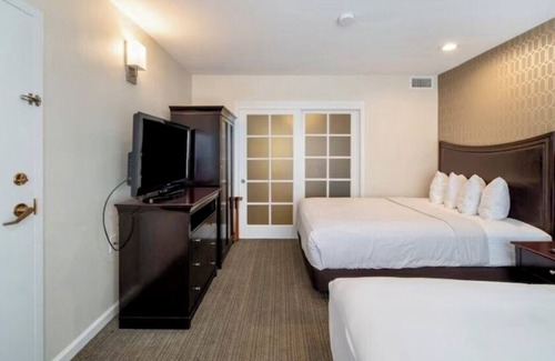 Anaheim Resort Resort | 1BR-1BA - Walk to Disneyland, Anaheim Convention, or Angles Stadium