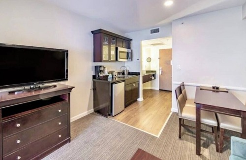 Anaheim Resort Resort | 1BR-1BA - Walk to Disneyland, Anaheim Convention, or Angles Stadium
