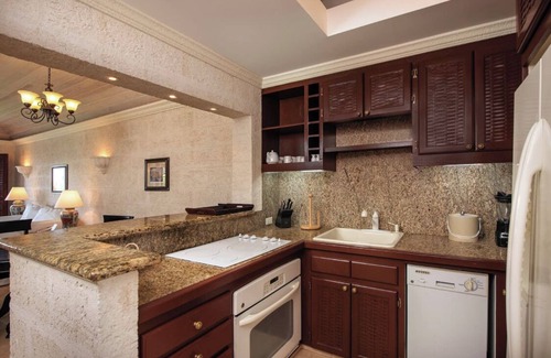 Diamond Valley Resort | 1BR/2BA with Kitchen & Private Roof Top Deck w/Pool