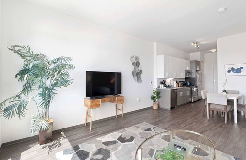 Palmer Square Apartment | 1BR City Loft With Modern Glass Views