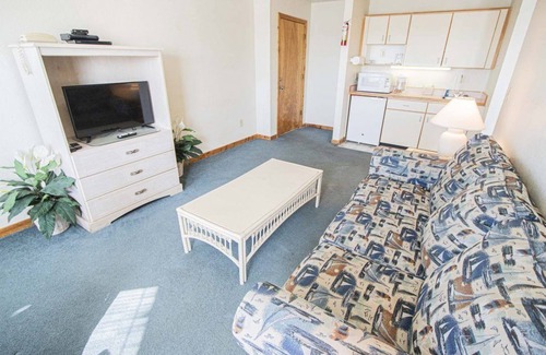 Duck Condo | 1BR Coastal Condo w/Pool Access