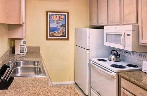 Anaheim Resort Condo | 1br Deluxe Condo Beach, Boating, Theme Parks!