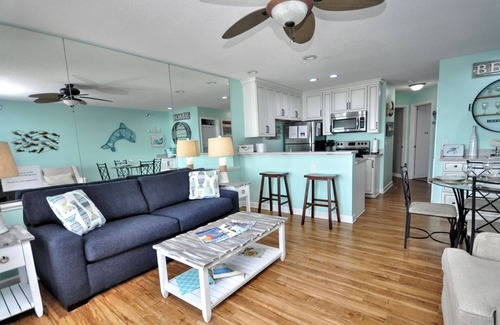Ocean Isle Beach Condo | 1BR Direct Ocean Front with Ocean Front Pool - walk to everything!-