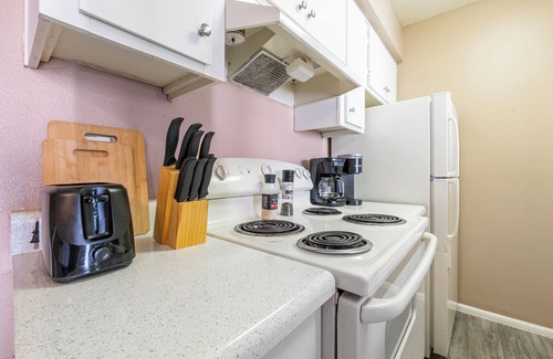 Mesa Apartment | 1BR - Gym - Pool - Great For Mid/Long Stays