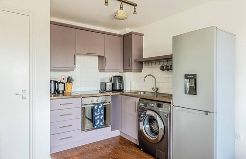 Brixton Apartment | 1BR Hidden Gem apt with Parking in Brixton, 10mins to tube!nn