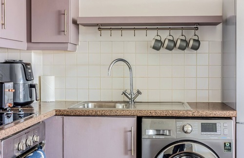 Brixton Apartment | 1BR Hidden Gem apt with Parking in Brixton, 10mins to tube!nn
