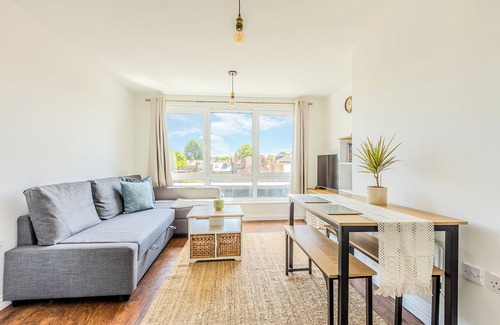 Brixton Apartment | 1BR Hidden Gem apt with Parking in Brixton, 10mins to tube!nn