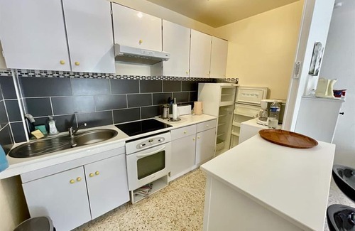 Balaruc-les-Bains Apartment | 1BR in Balaruc-les-Bains, AC, Parking, 4 pers