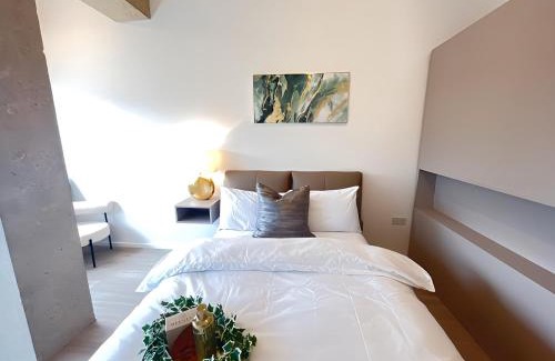 Central Milton Keynes Apartment | 1BR Luxury Flat at Train station - Long stays welcome - just ask