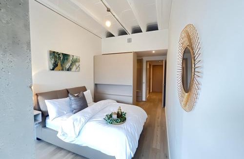 Central Milton Keynes Apartment | 1BR Luxury Flat at Train station - Long stays welcome - just ask