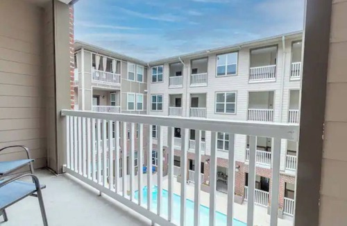 South Nashville Apartment | 1BR Near Downtown+Parking+Pool+Corporate+Business+Nomad+NICE+Quietn
