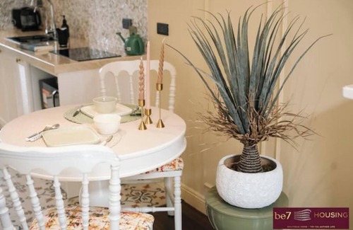 Van Mieu Apartment | 1BR Peaceful Bathtub Spaci&Park OldQuater30min