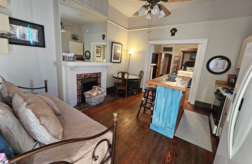West Riverside Condo | 1BR Sleeps 2-4, GREAT UPTOWN LOCATION!