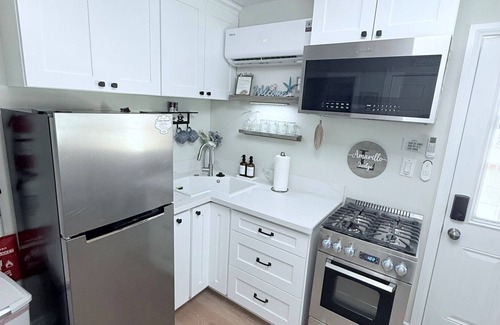 Simi Valley House | 1br Suite Kitchen Fireplace Private Entry