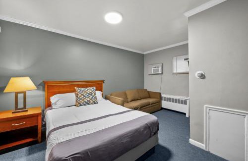 Riverview Apartment | 1BR w Smart TV AC Self Check-in MI