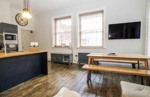 Shrewsbury Apartment | 1C College Hill