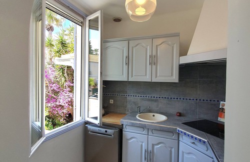 Hyeres City Centre Villa | 1ET. VILLA DE MAITRE HYERES - RESIDENTIAL AREA - VERY QUIET - AIR-CONDITIONED