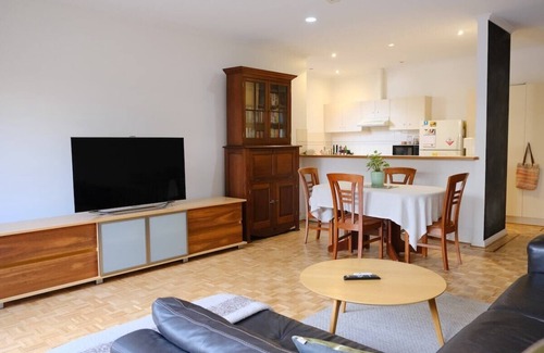 Rose Park House | 1km to City & The Parade | Carport+Patio+BBQ