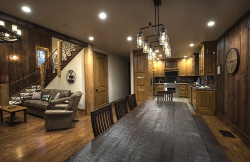 North Wawona House | (1R) Rustic Retreat (2 Bedrooms Only)