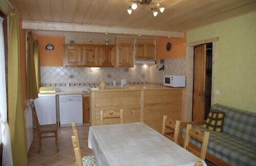 Morzine Apartment | 1st floor apartment in Savoyard chalet in Morzine.