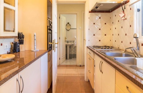 Canico Apartment | 1st floor apartment 'Villa Echium T2' with two bedrooms and shared garden