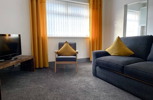 Blackpool Town Center Apartment | 1st floor double & twin room apartment 5 minuets walk from town.