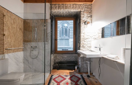 Tophane House | 1st floor dublex with garden