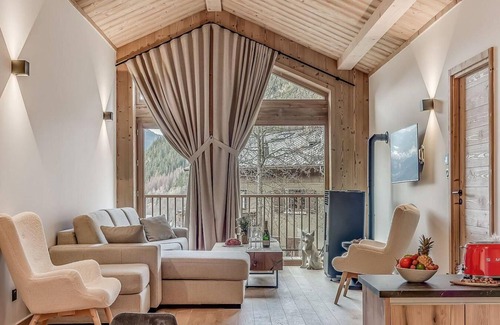 Champagny-en-Vanoise Apartment | 1st floor, swimming pool, sauna, balcony, fireplace or stove, parking, tv, ski locker, 83m²