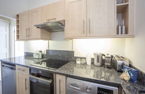 Upper Town Apartment | 1st floor Georgian apartment for 4, perfect for enjoying vibrant city living.