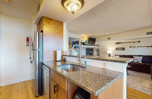 Lake Harmony Condo | 1st-floor lakefront condo with mountain views & pool - near ski/hiking