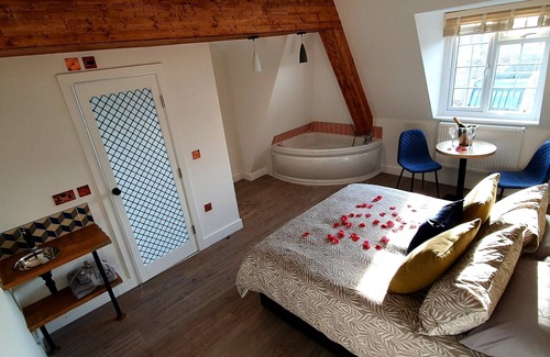 Islington Hotel | 1st floor luxury large Ensuite (No Tub)