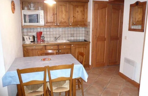 Les Allues Apartment | 1st floor, view village, terrace, tv, ski locker, 39m², Méribel