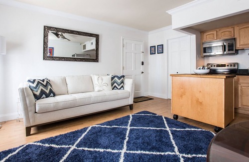 Faubourg Delassize House | 1st Pick for LOCATION! Steps from St. Charles Ave