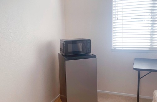 Estates at Canyon Crest House | 2-10 min drive to banks, supermarket, restaurant, UCR ,golf course, City Hall.