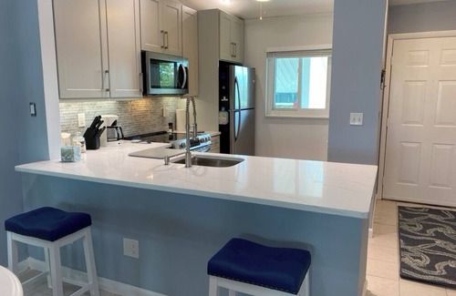 South Island Condo | 2/2 BEACH CONDO, WALK TO BEACH AND SHOPPING