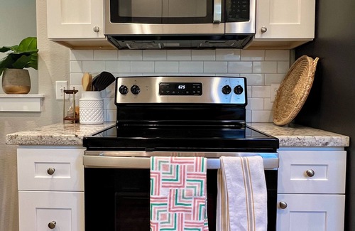 College Park Apartment | 2/2 BR - @Kyle Field 7 minute walk w/Parking