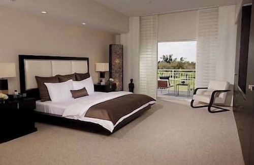 Doral Hotel | 2/2 Marriott Villas at Doral at Blue Miami Beach!