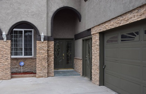 Southeast Anaheim House | 2.5 Miles to Disneyland Luxury 2,850 sq. ft. NEW HEATED SPA REG2015-00090