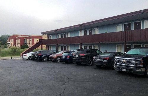 Grissom - Highland Hotel | 2 Added Value Stay near Virginia Tech - Perfect for University Visits w/Free Parking