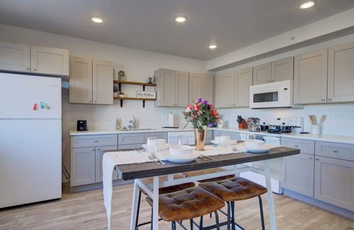 Bozeman Condo | 2 Adjoining Condos Rent Together
