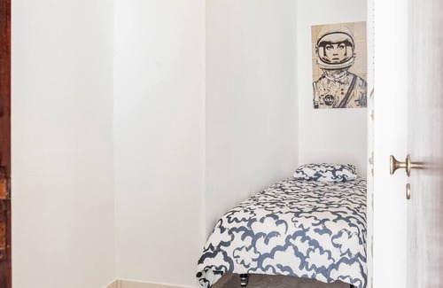 Linda-a-Velha Apartment | 2 apartments for 8 people with terrace and solarium in Lisbon